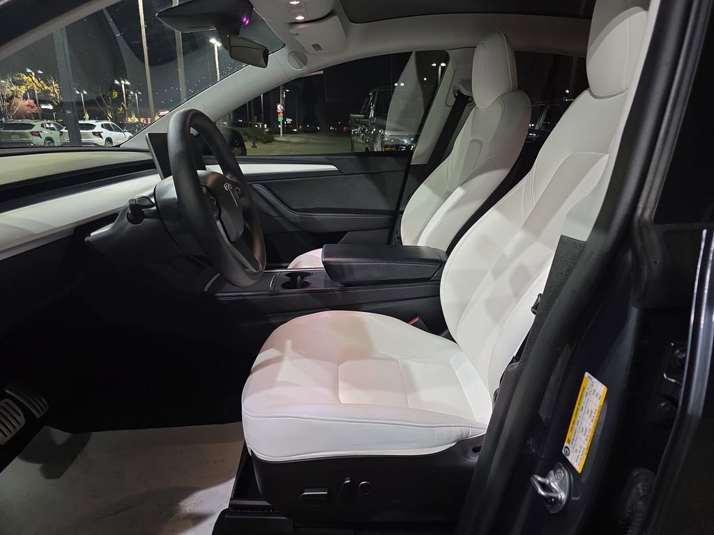 Used 2022 Tesla Model Y Performance image 9