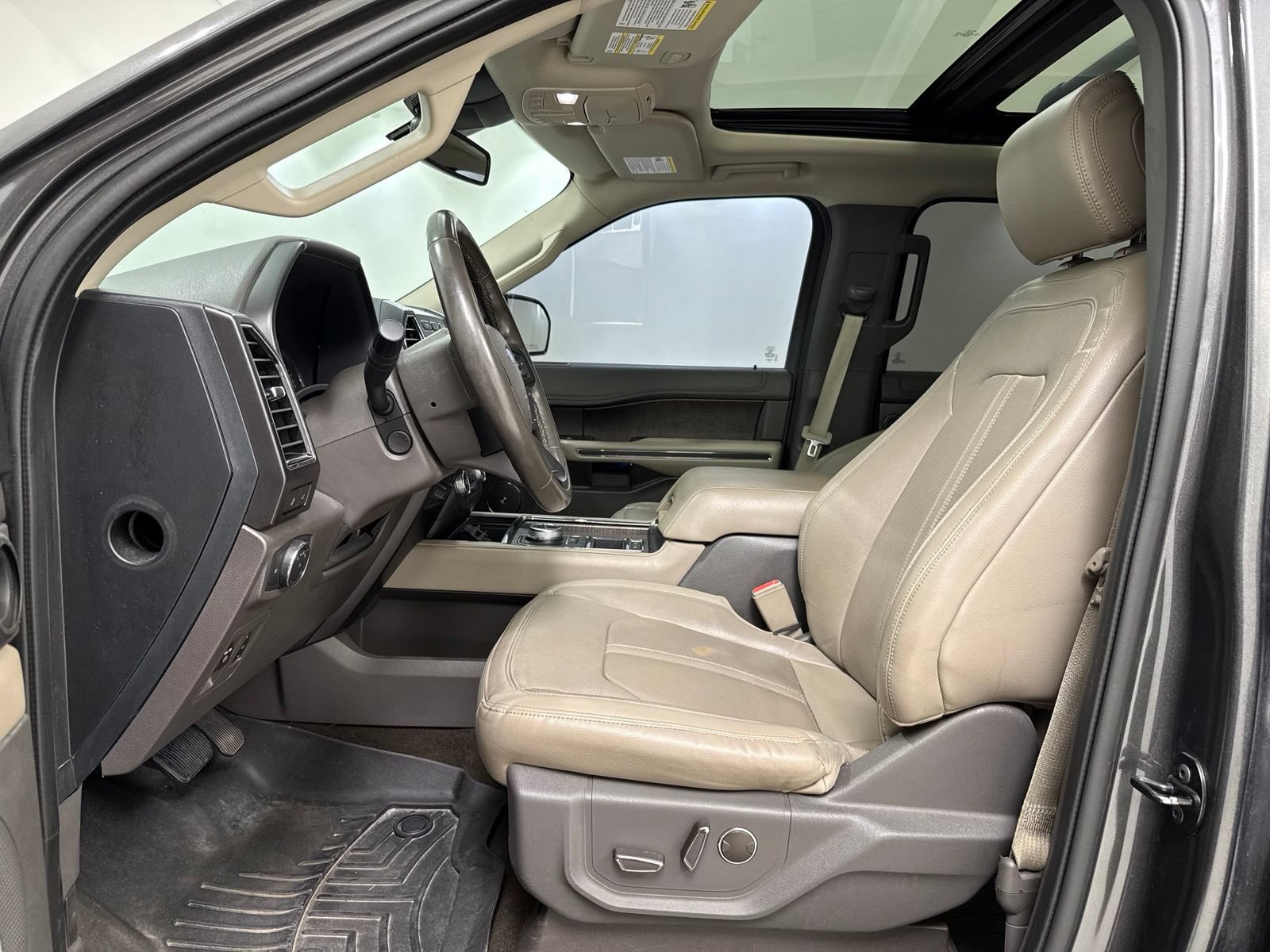 Used 2019 Ford Expedition Limited w/ Equipment Group 302A RWD image 13