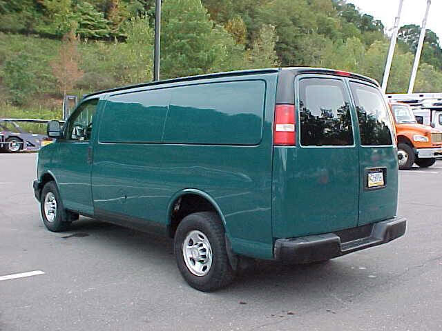 Used 2011 Chevrolet Express 3500 image 7