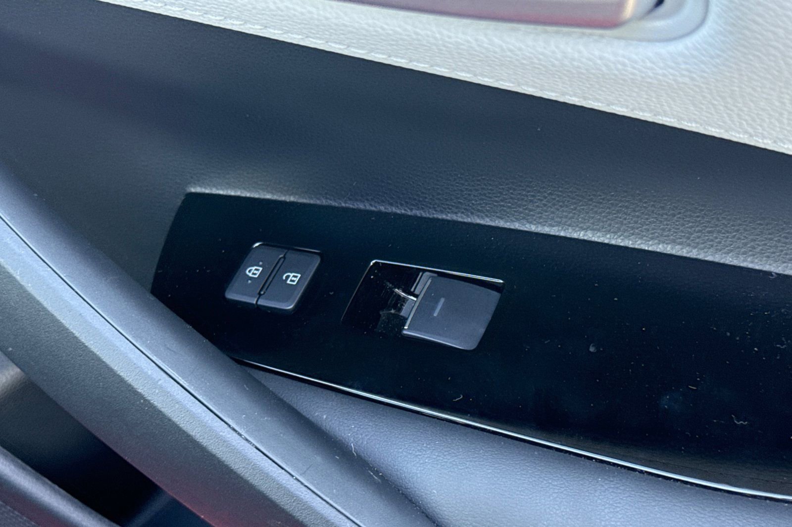 Used 2025 Toyota Corolla SE image 21