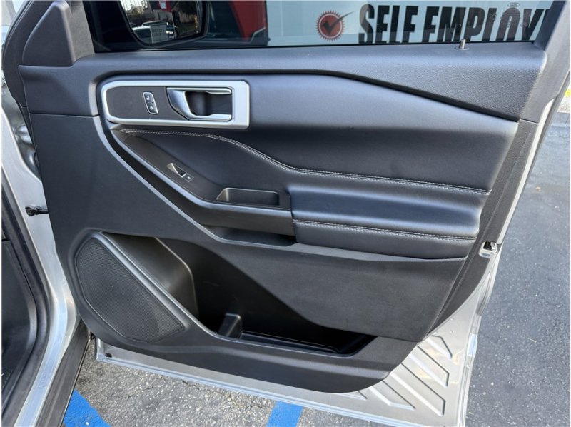 Used 2020 Ford Explorer XLT w/ Equipment Group 202A image 37