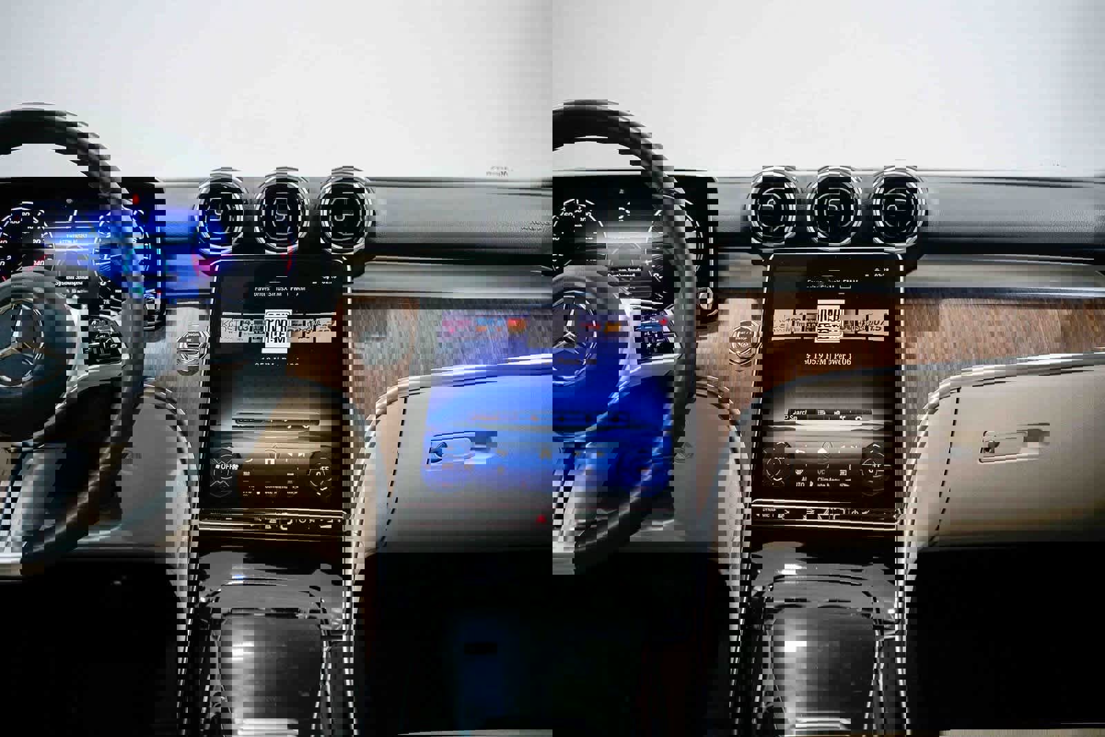 Used 2025 Mercedes-Benz C 300 Sedan image 13