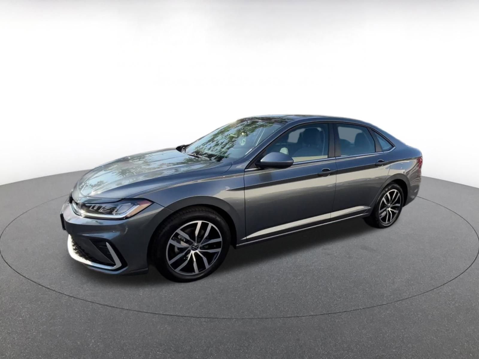 Used 2025 Volkswagen Jetta SE image 11