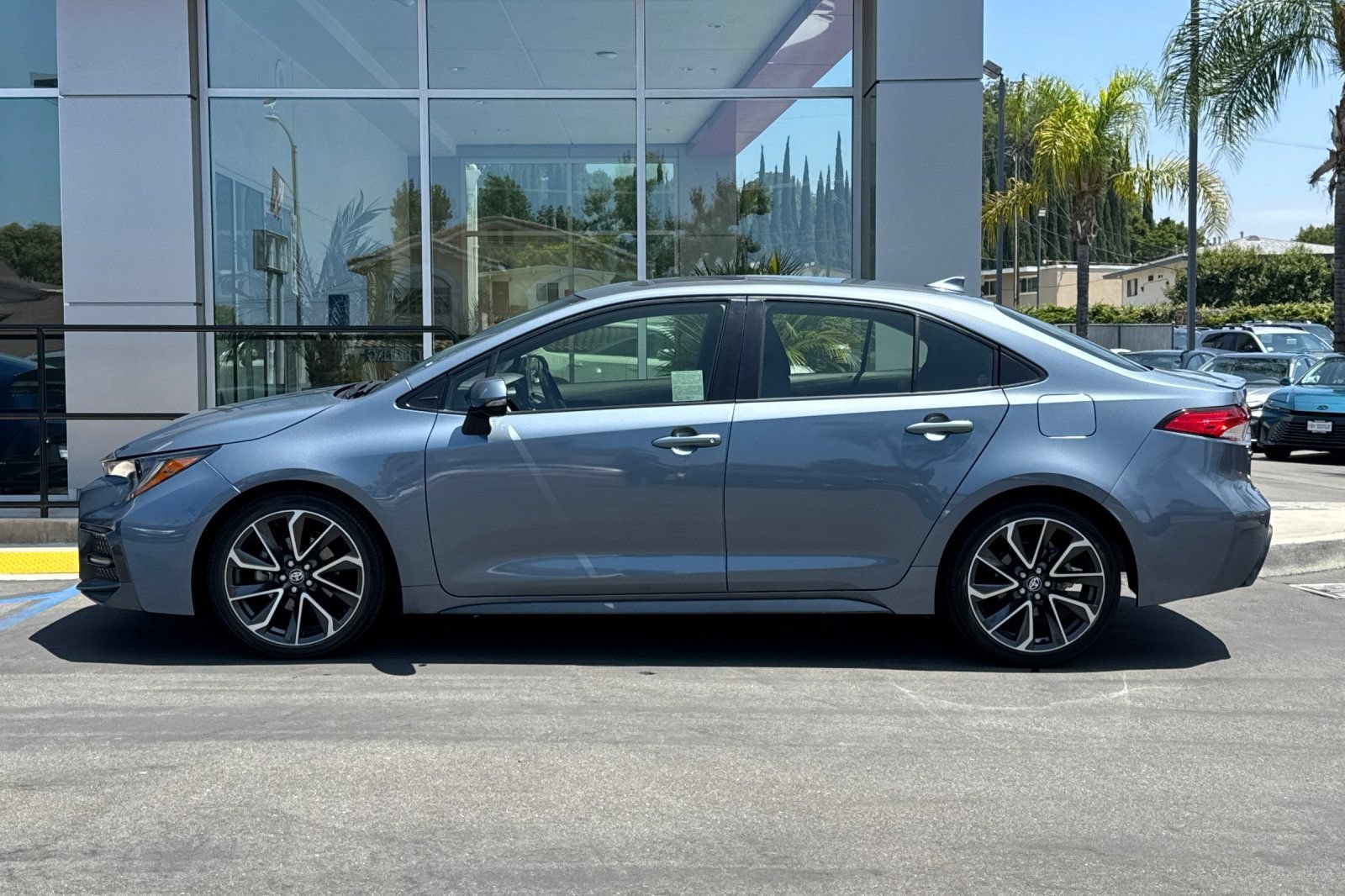 Certified 2022 Toyota Corolla SE w/ SE Premium Package FWD image 9