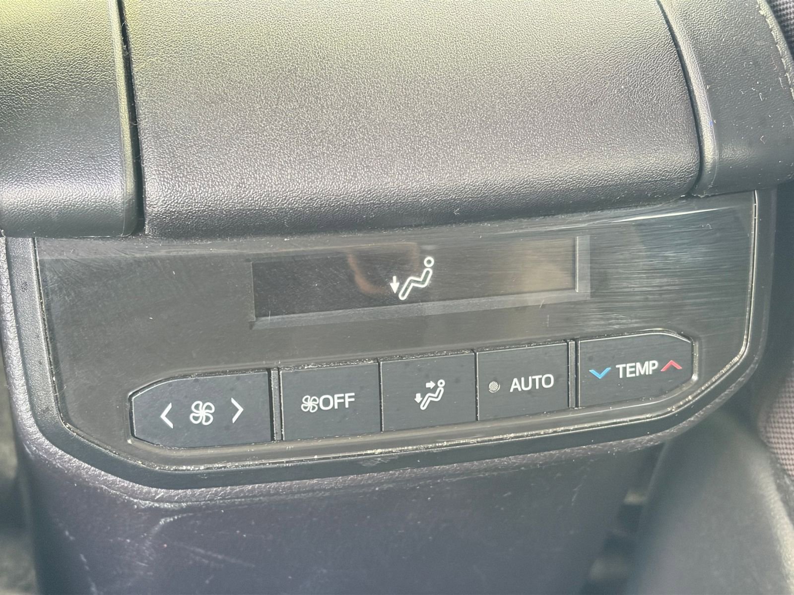 Used 2025 Toyota Highlander LE image 17