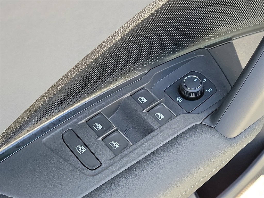 New 2026 Volkswagen Tiguan SE image 15