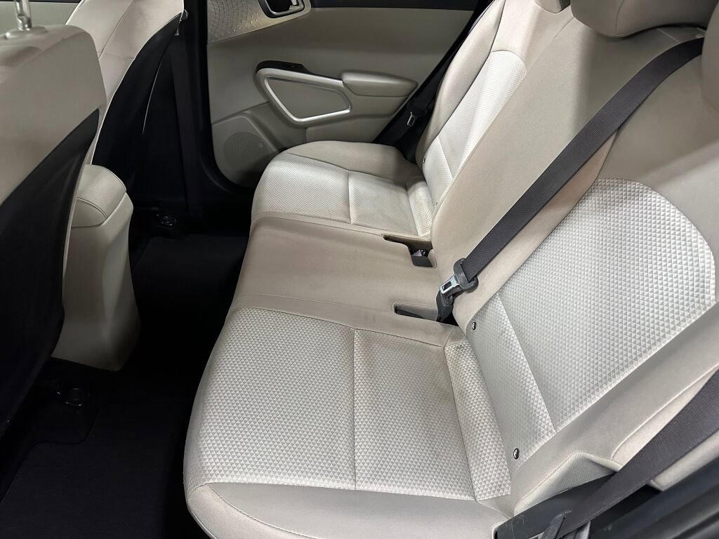 Used 2023 Kia Soul LX image 9
