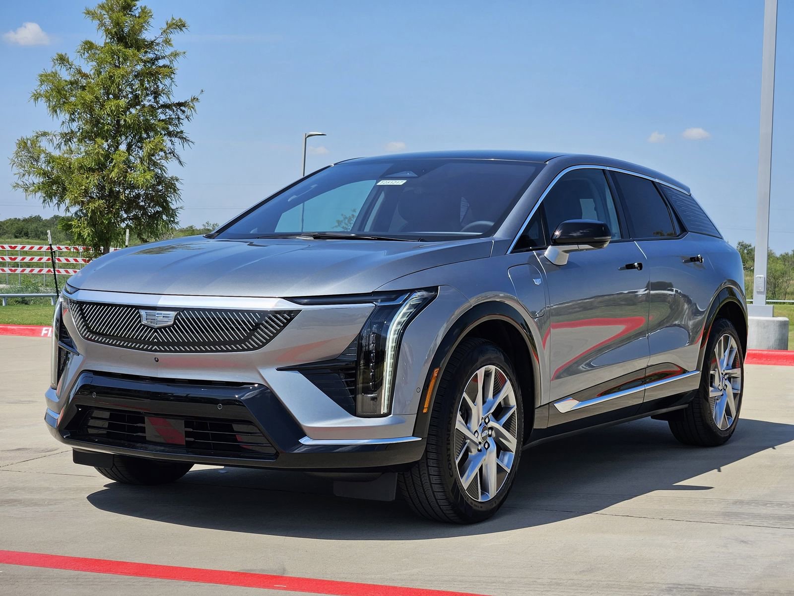 New 2025 Cadillac Optiq Luxury 1 image 7