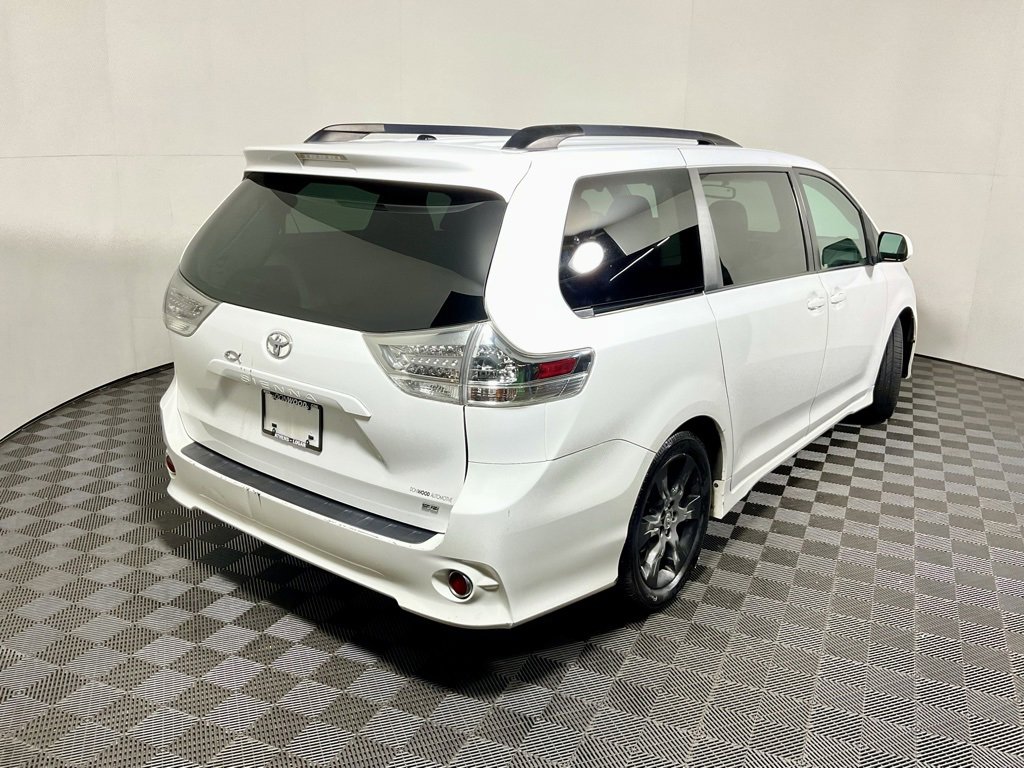 Used 2012 Toyota Sienna SE image 11