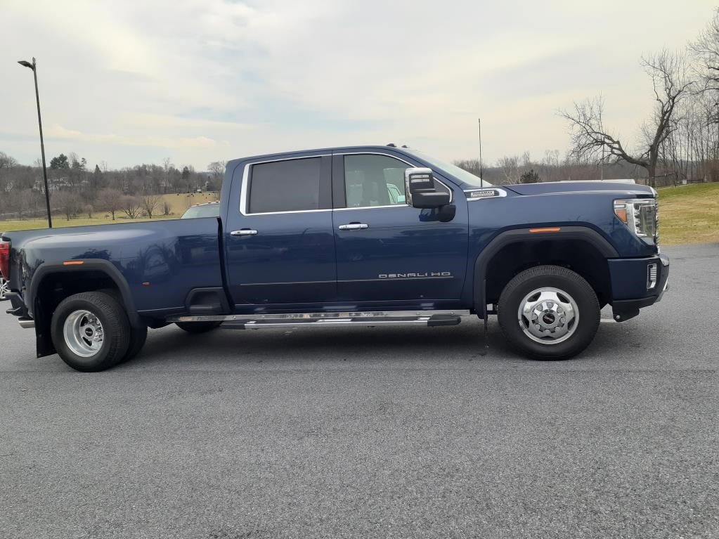 Used 2023 GMC Sierra 3500 Denali w/ Denali Ultimate Package AWD/4WD image 1