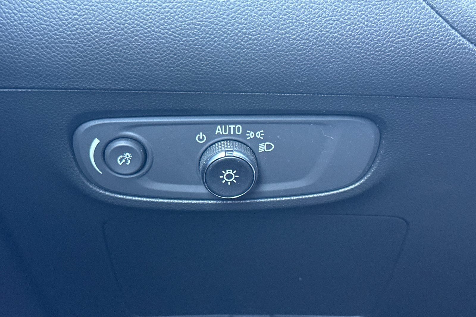 Used 2024 Buick Encore GX Sport Touring FWD image 39