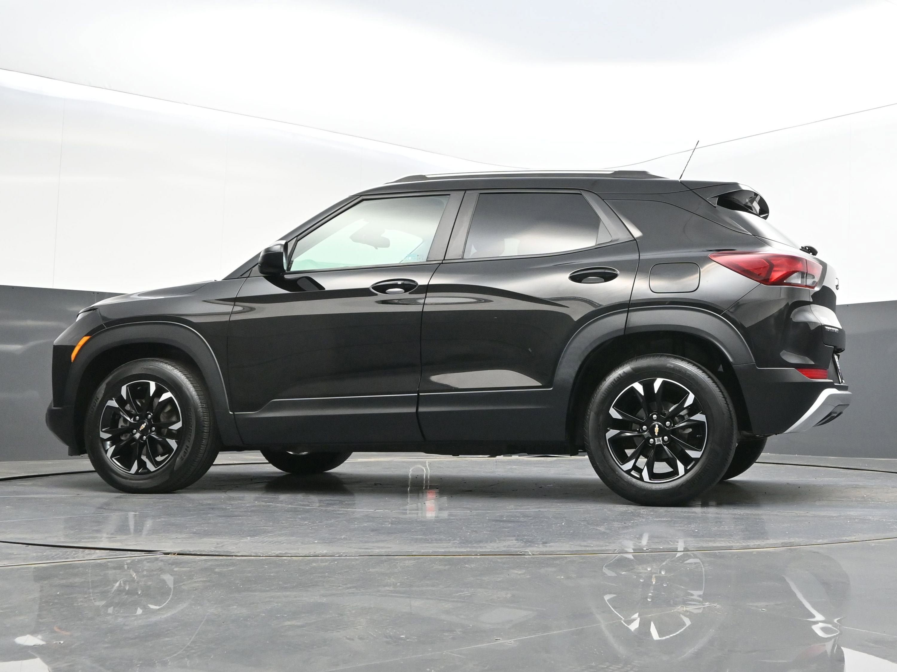 Used 2023 Chevrolet TrailBlazer LT FWD image 39
