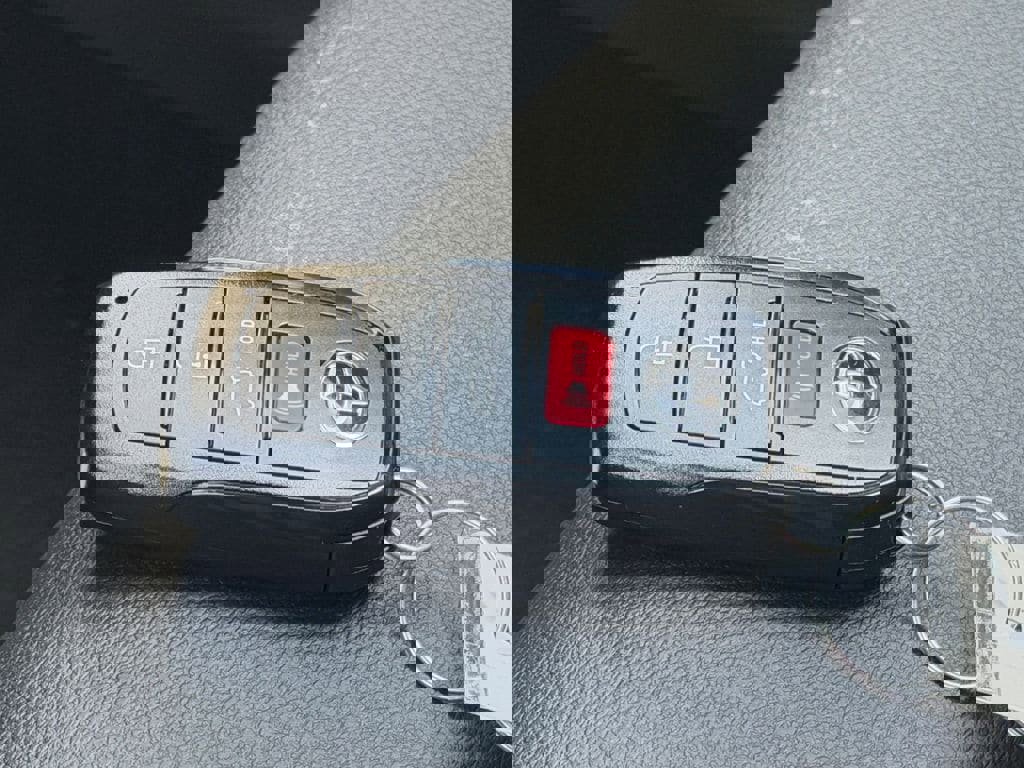 Certified 2026 Toyota Corolla Cross XLE w/ Convenience Package image 31