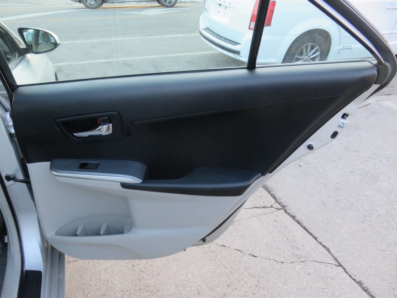 Used 2012 Toyota Camry LE image 27