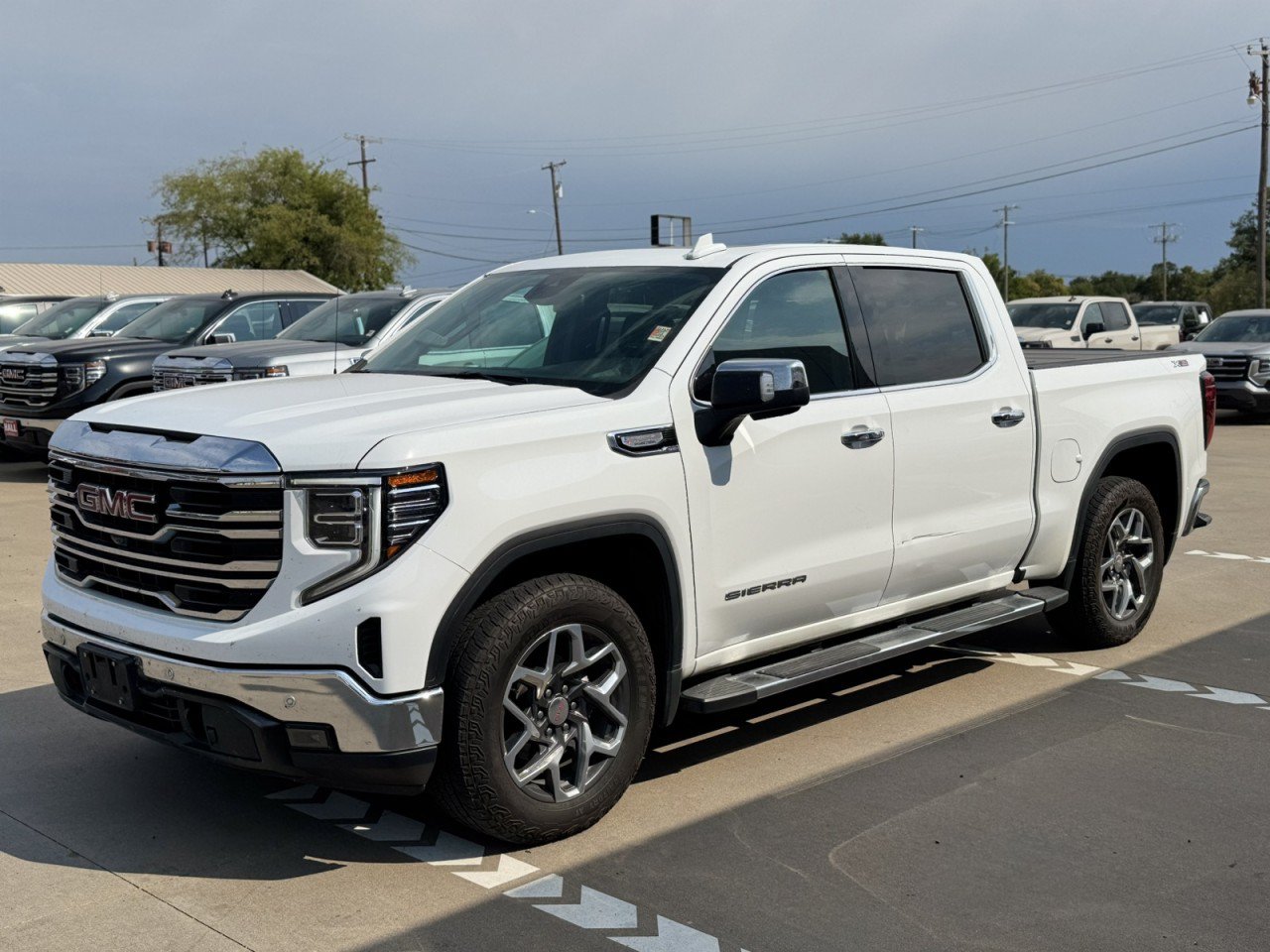 Used 2024 GMC Sierra 1500 SLT AWD/4WD image 6