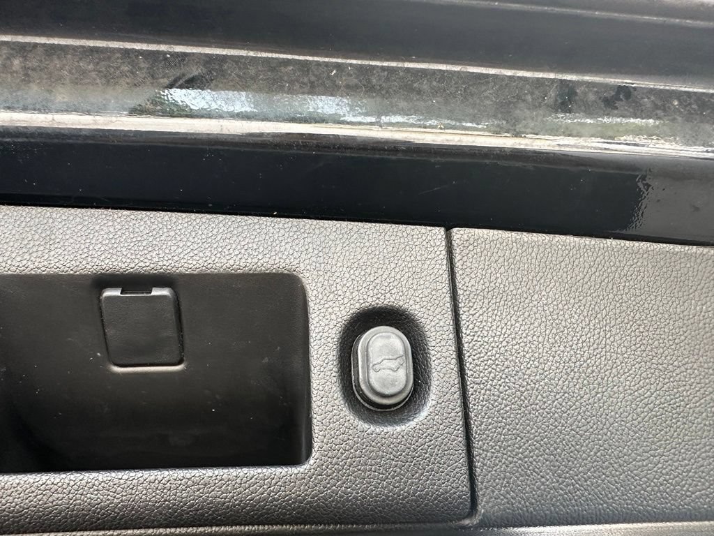Used 2019 Chevrolet Tahoe LT AWD/4WD image 32