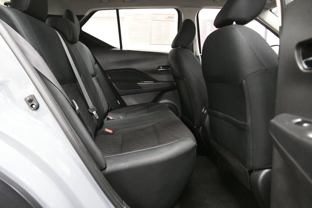 Used 2022 Nissan Kicks SV image 23