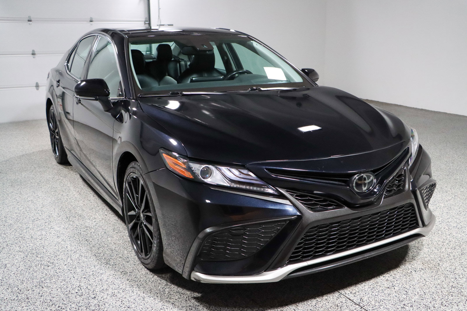 Used 2024 Toyota Camry XSE FWD image 5