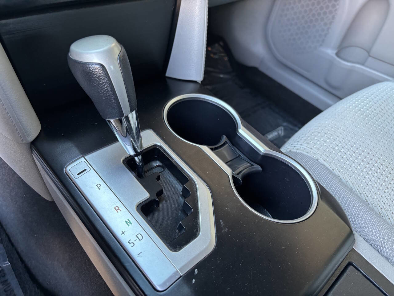 Used 2013 Toyota Camry LE image 41