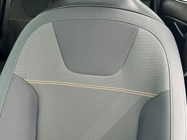 Used 2023 Kia Niro LX image 9