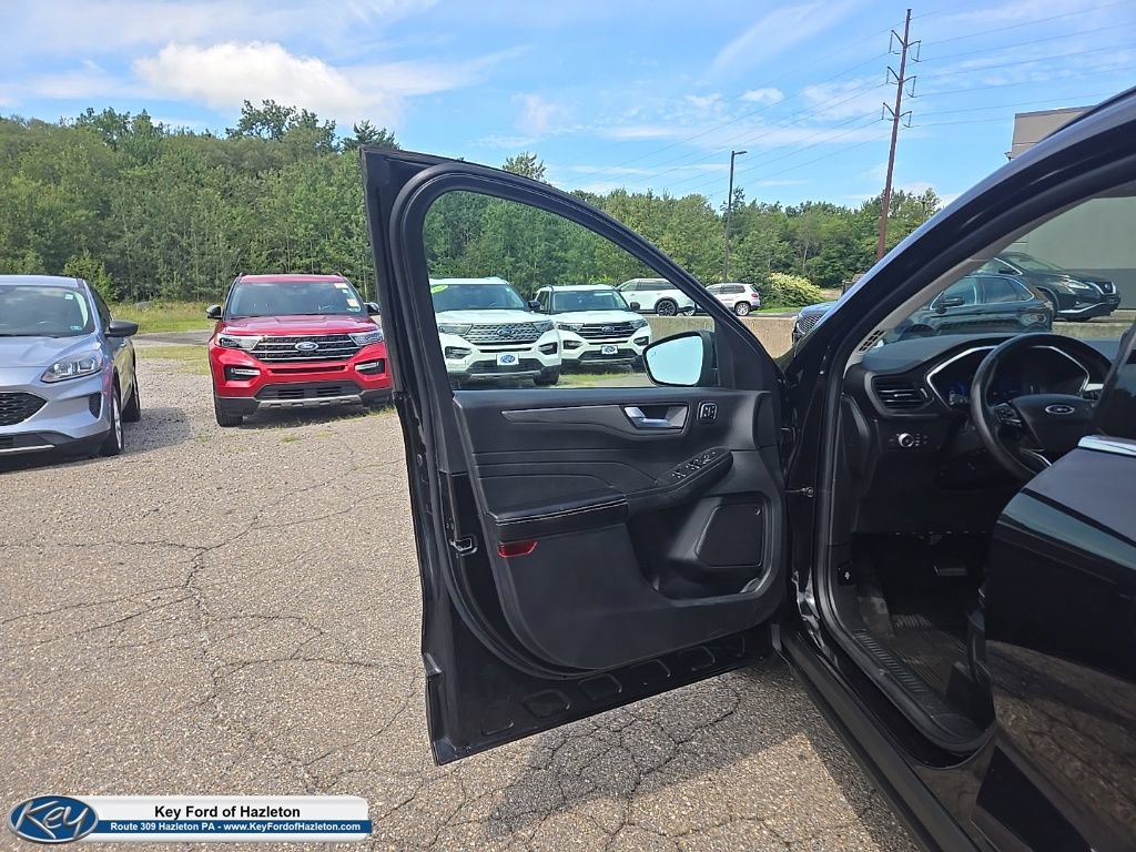 Certified 2022 Ford Escape Titanium w/ Class II Trailer Tow Package AWD/4WD image 37