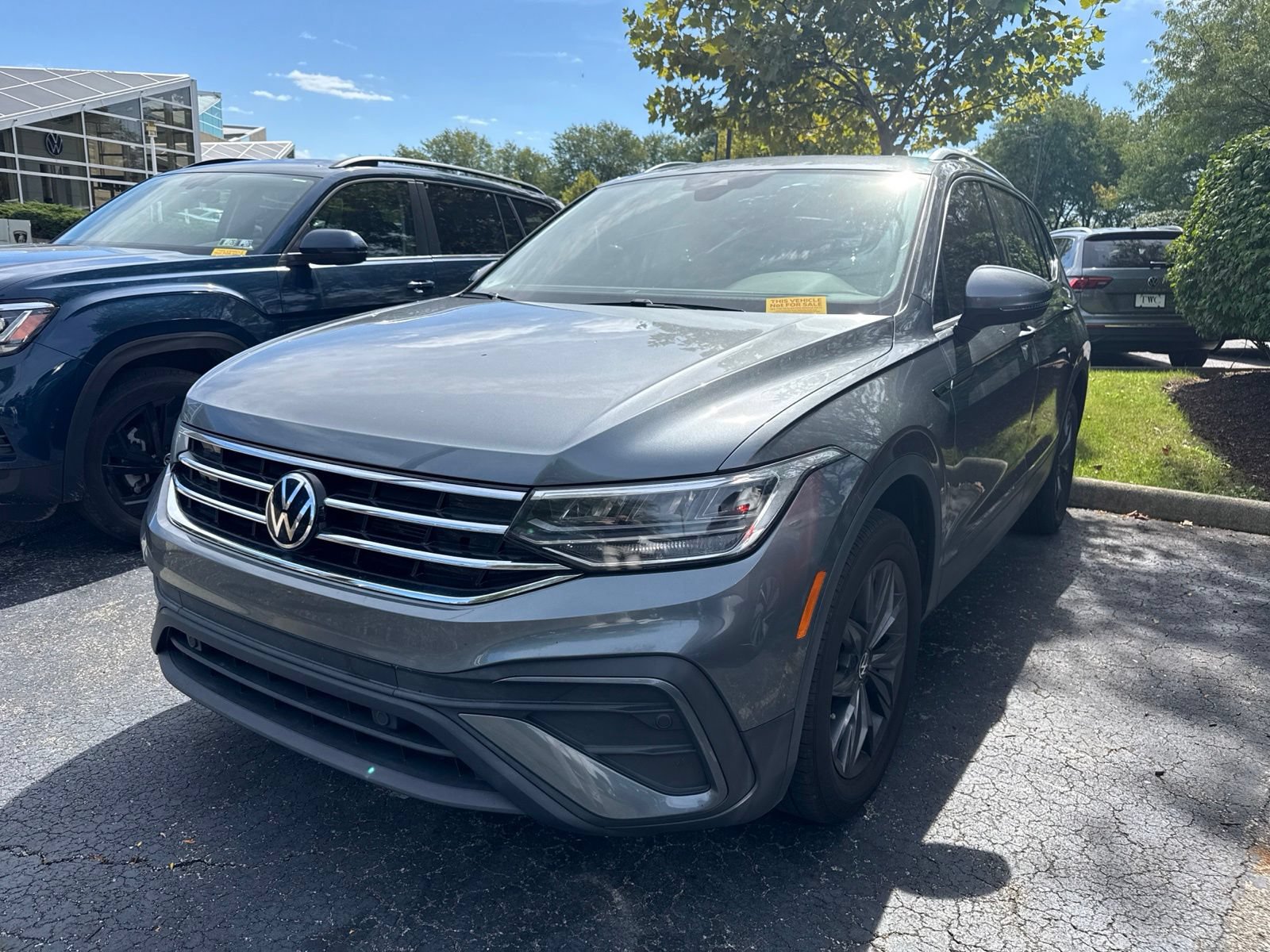 Used 2023 Volkswagen Tiguan SE w/ Panoramic Sunroof Package