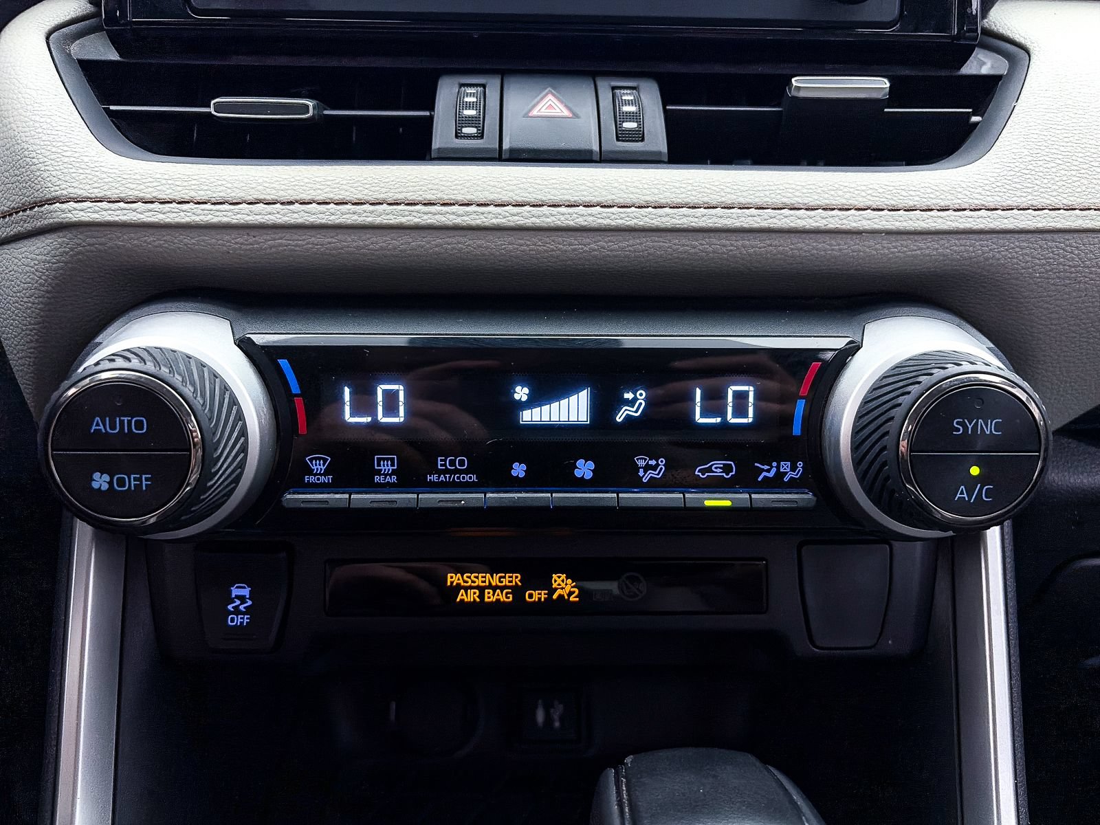 Used 2019 Toyota RAV4 XLE Premium w/ Carpet Mat Package FWD image 24