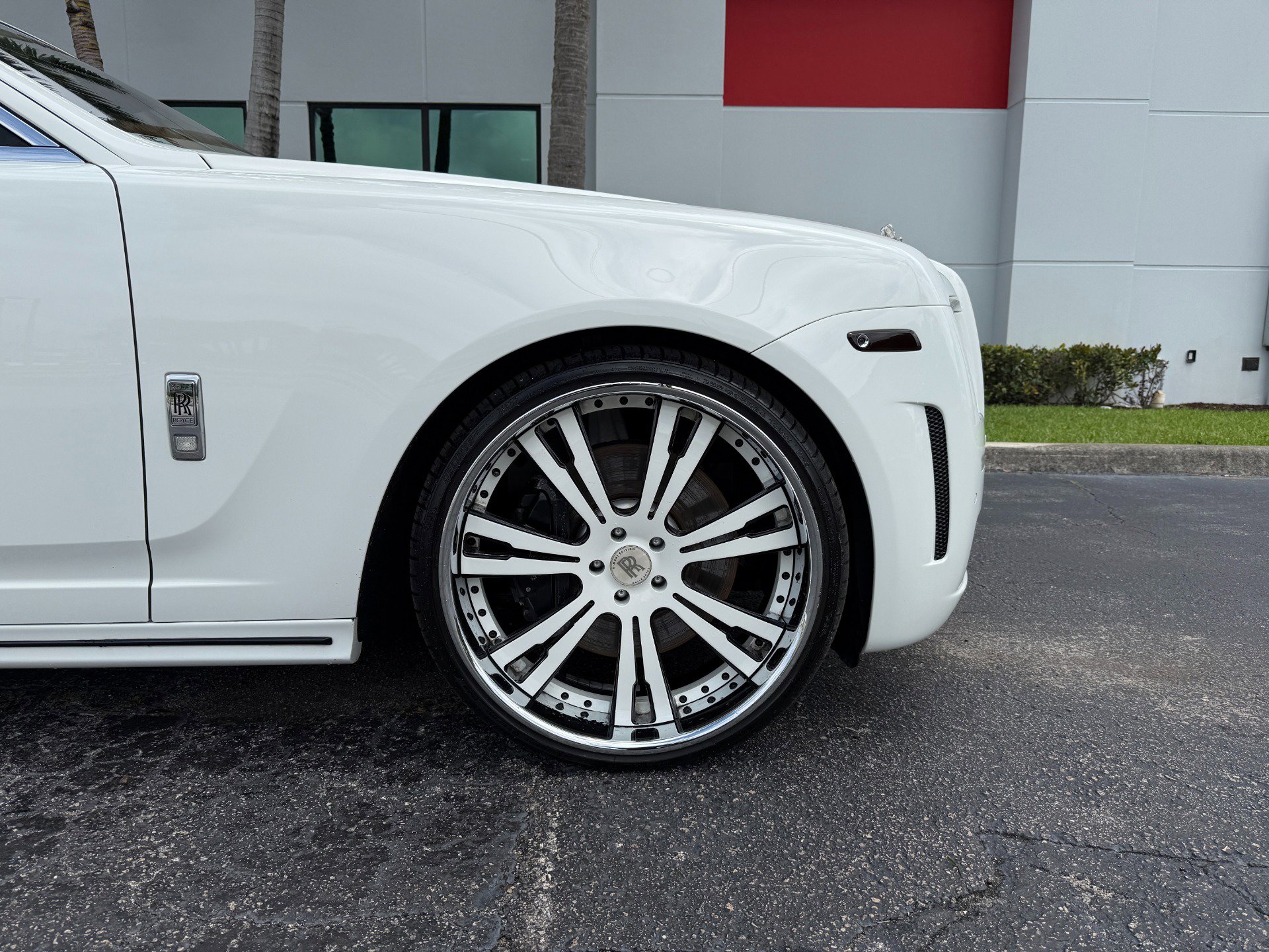 Used 2011 Rolls-Royce Ghost image 3