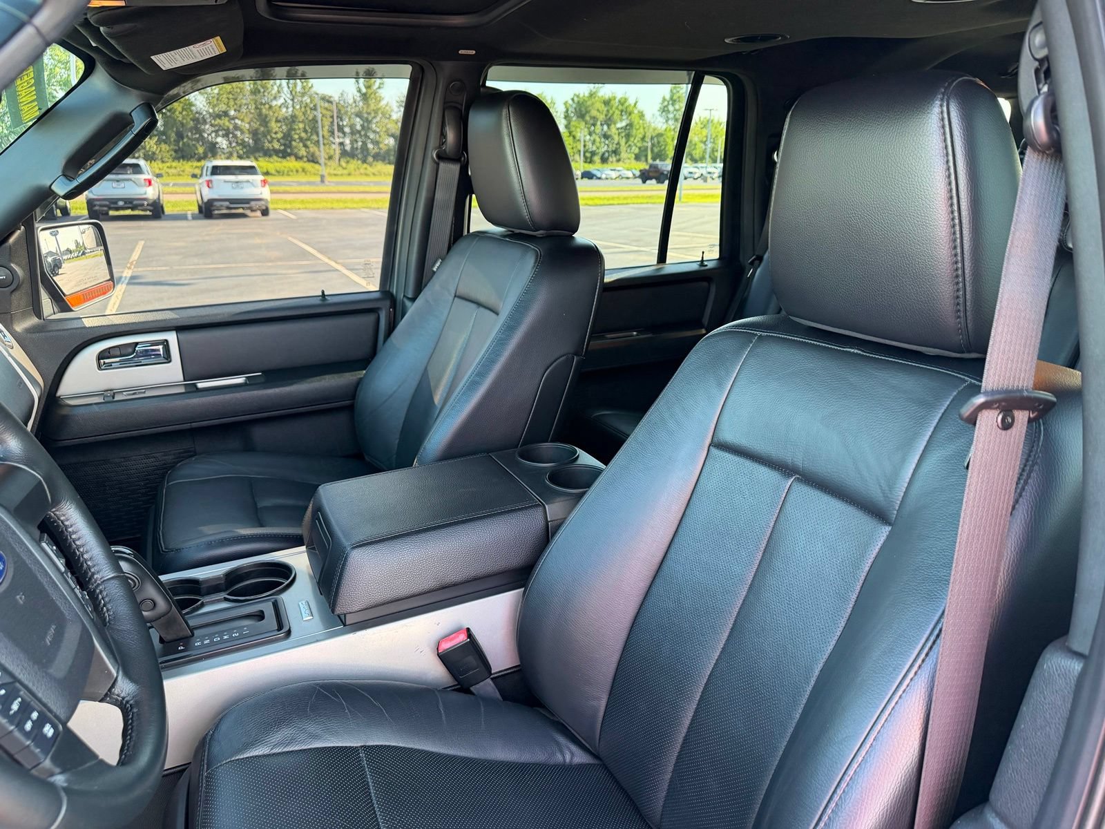 Used 2017 Ford Expedition XLT w/ Equipment Group 202A AWD/4WD image 13