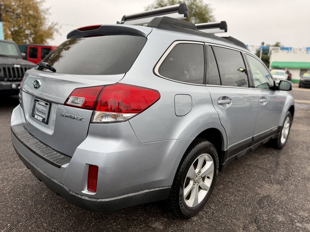 Used 2014 Subaru Outback 2.5i Premium AWD/4WD image 3