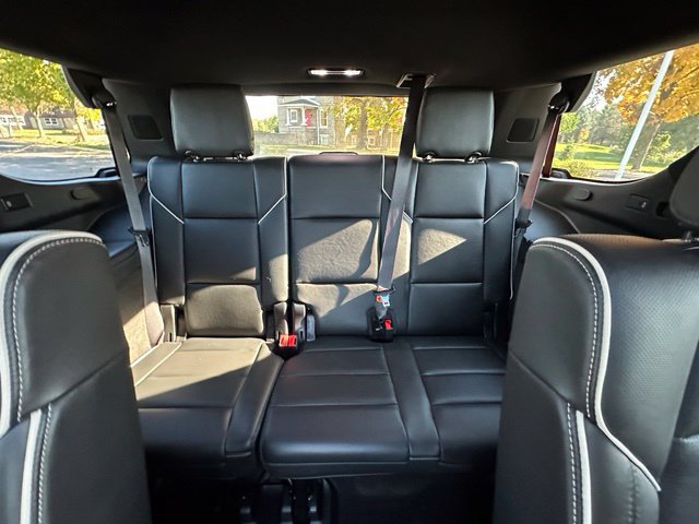 Used 2023 Cadillac Escalade Premium Luxury AWD/4WD image 25