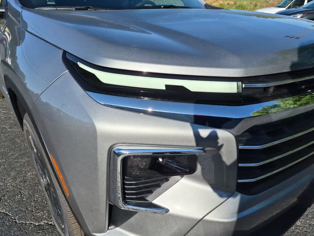 New 2026 Chevrolet Traverse LT w/ Sun and Wheel Package FWD image 10