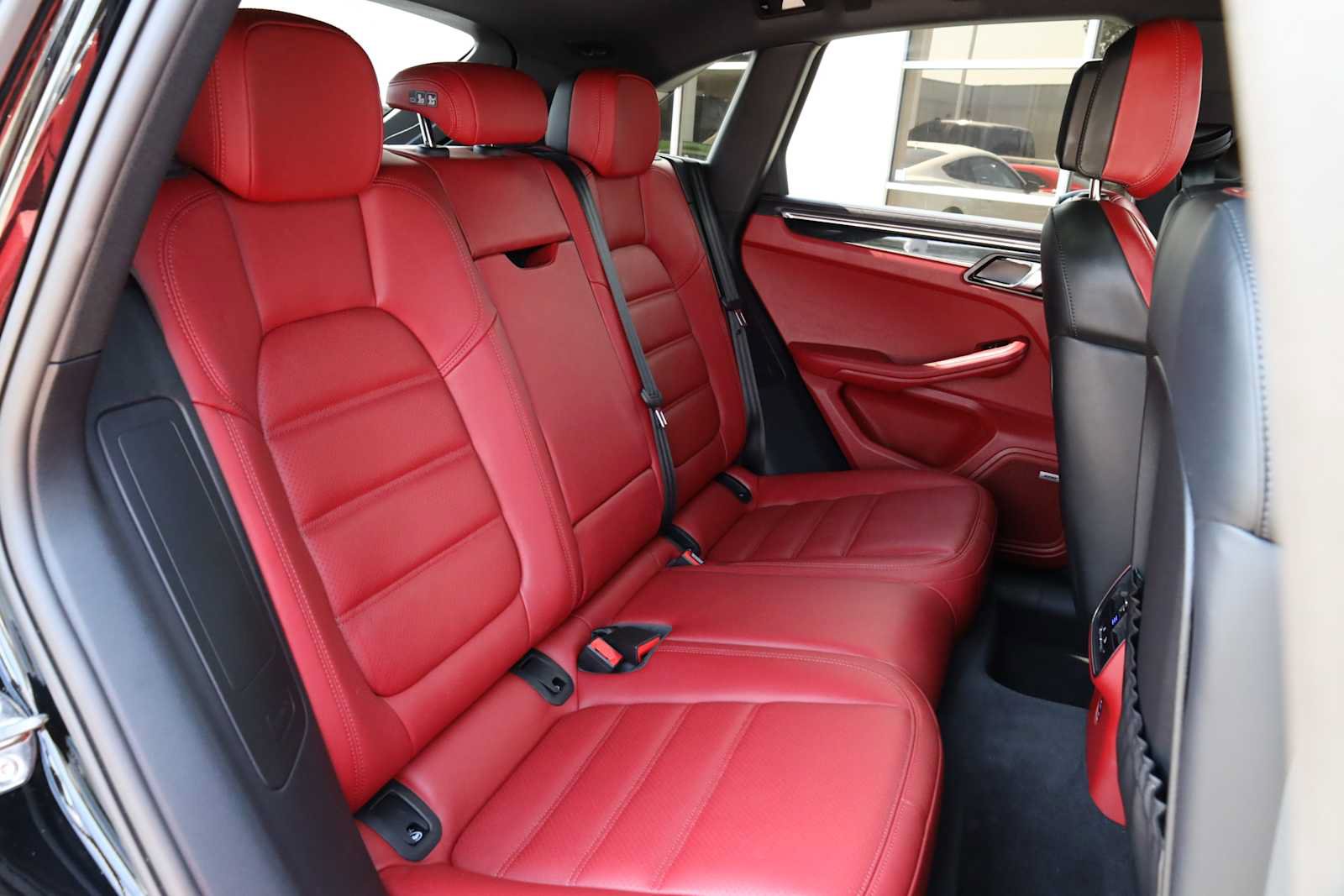 Used 2025 Porsche Macan S AWD/4WD image 35