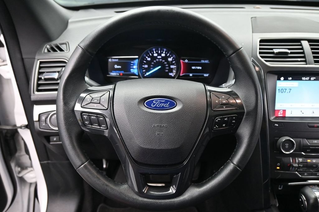 Used 2019 Ford Explorer XLT w/ Equipment Group 202A FWD image 11