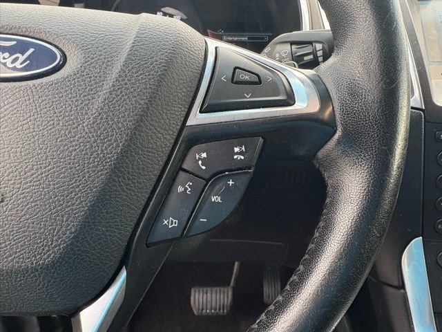 Used 2019 Ford Edge Titanium image 17