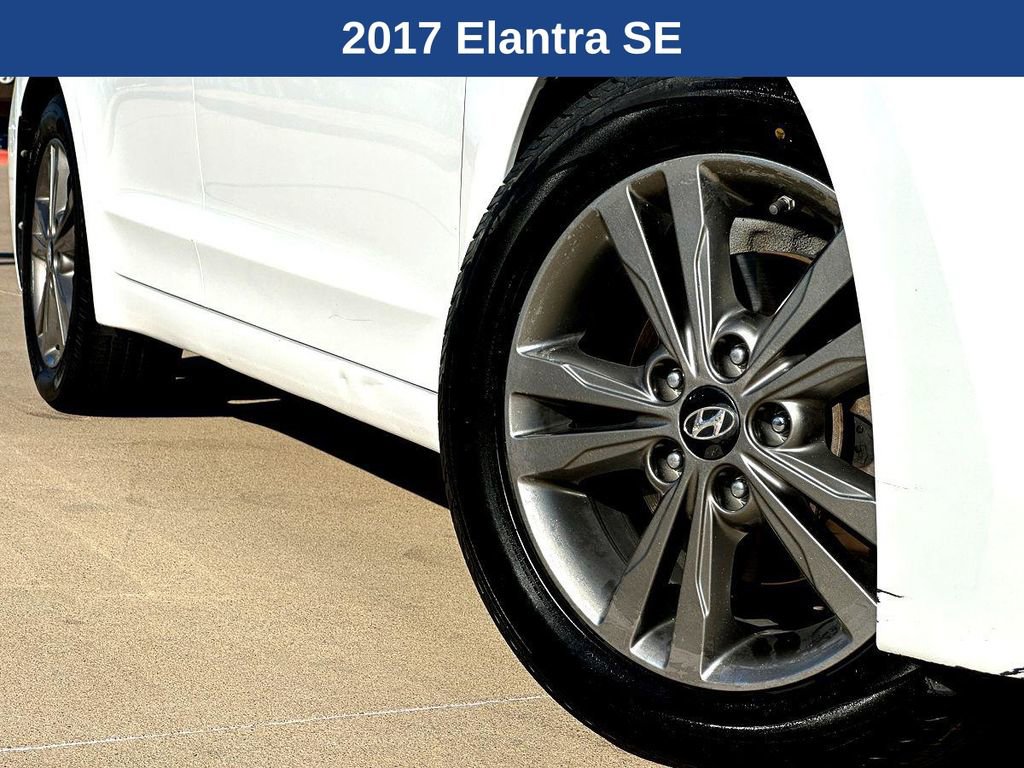 Used 2017 Hyundai Elantra SE image 2