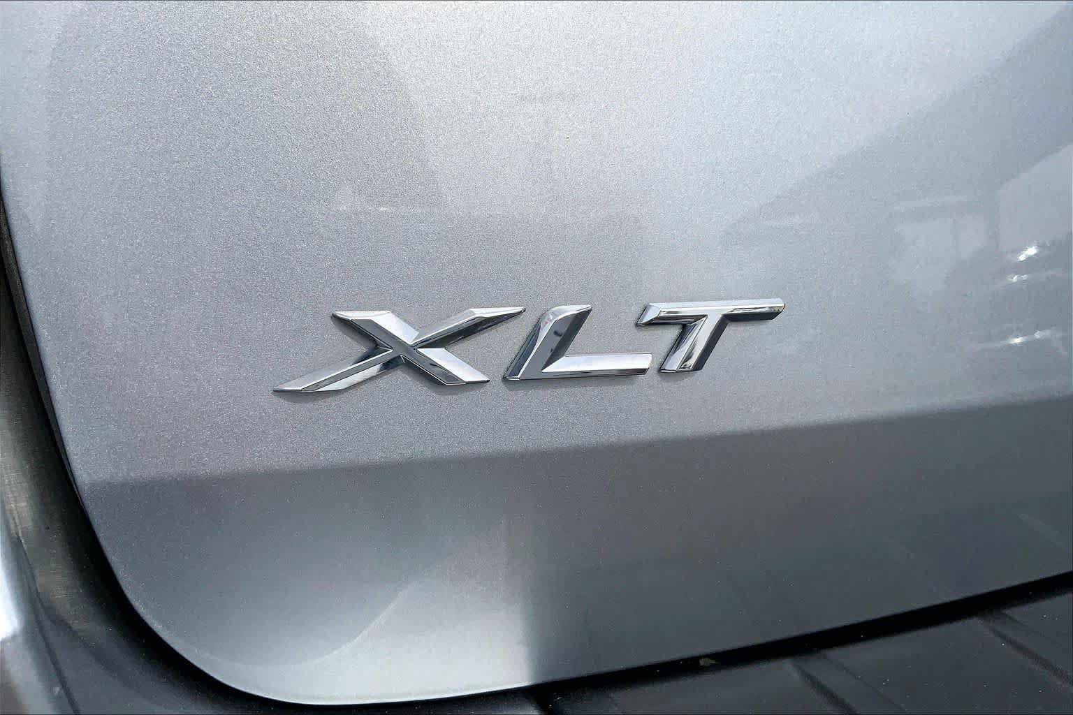 Used 2022 Ford Explorer XLT w/ Class IV Trailer Tow Package RWD image 10