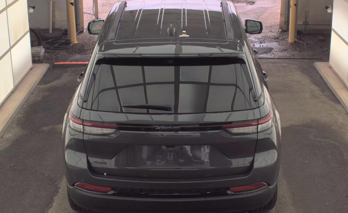 Used 2024 Jeep Grand Cherokee Altitude AWD/4WD image 5