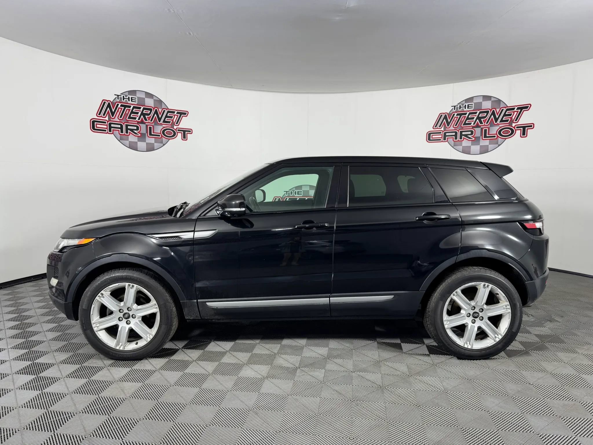 Used 2013 Land Rover Range Rover Evoque Pure Premium w/ Pure Premium Pkg image 4