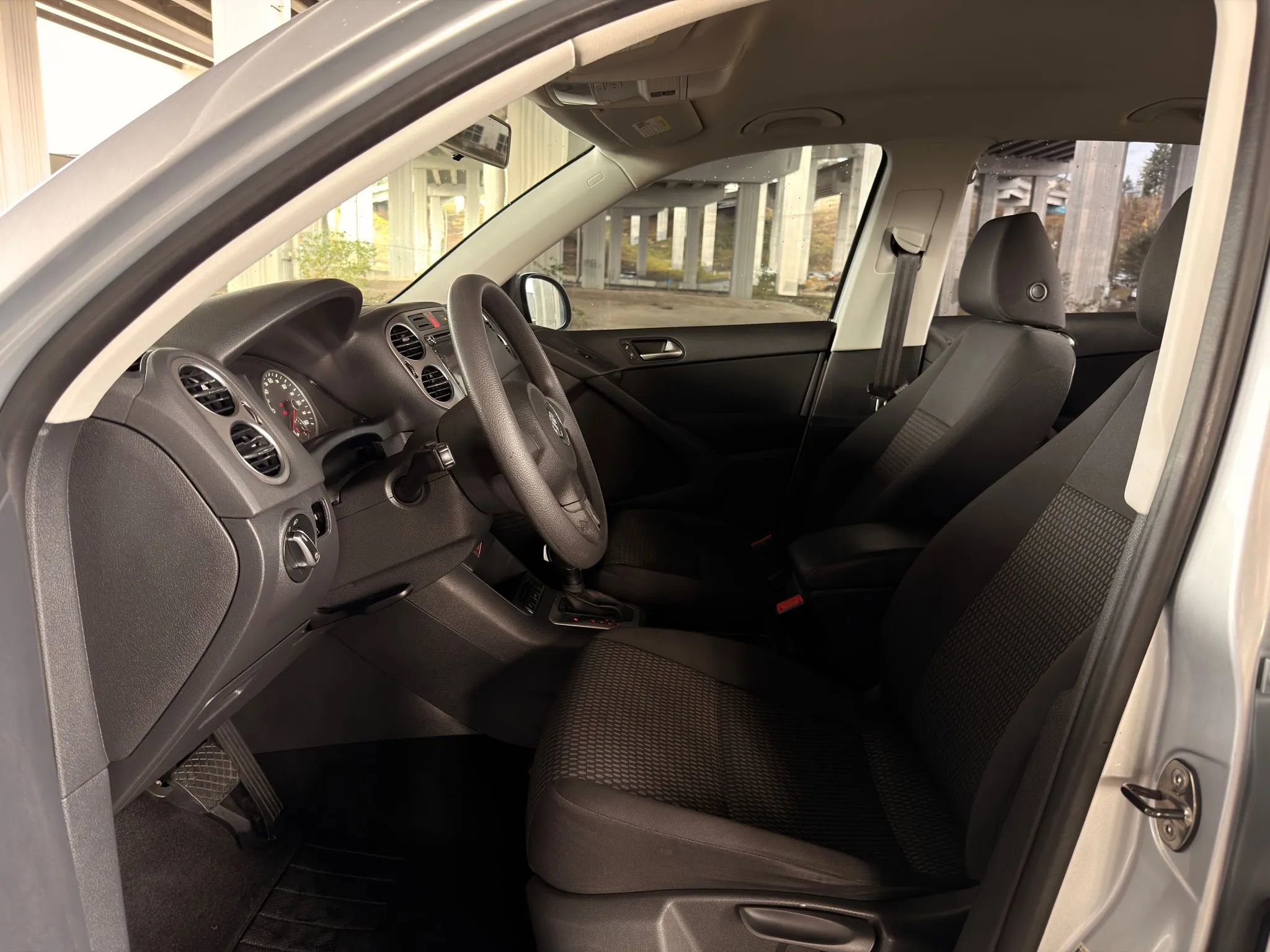 Used 2011 Volkswagen Tiguan S image 20