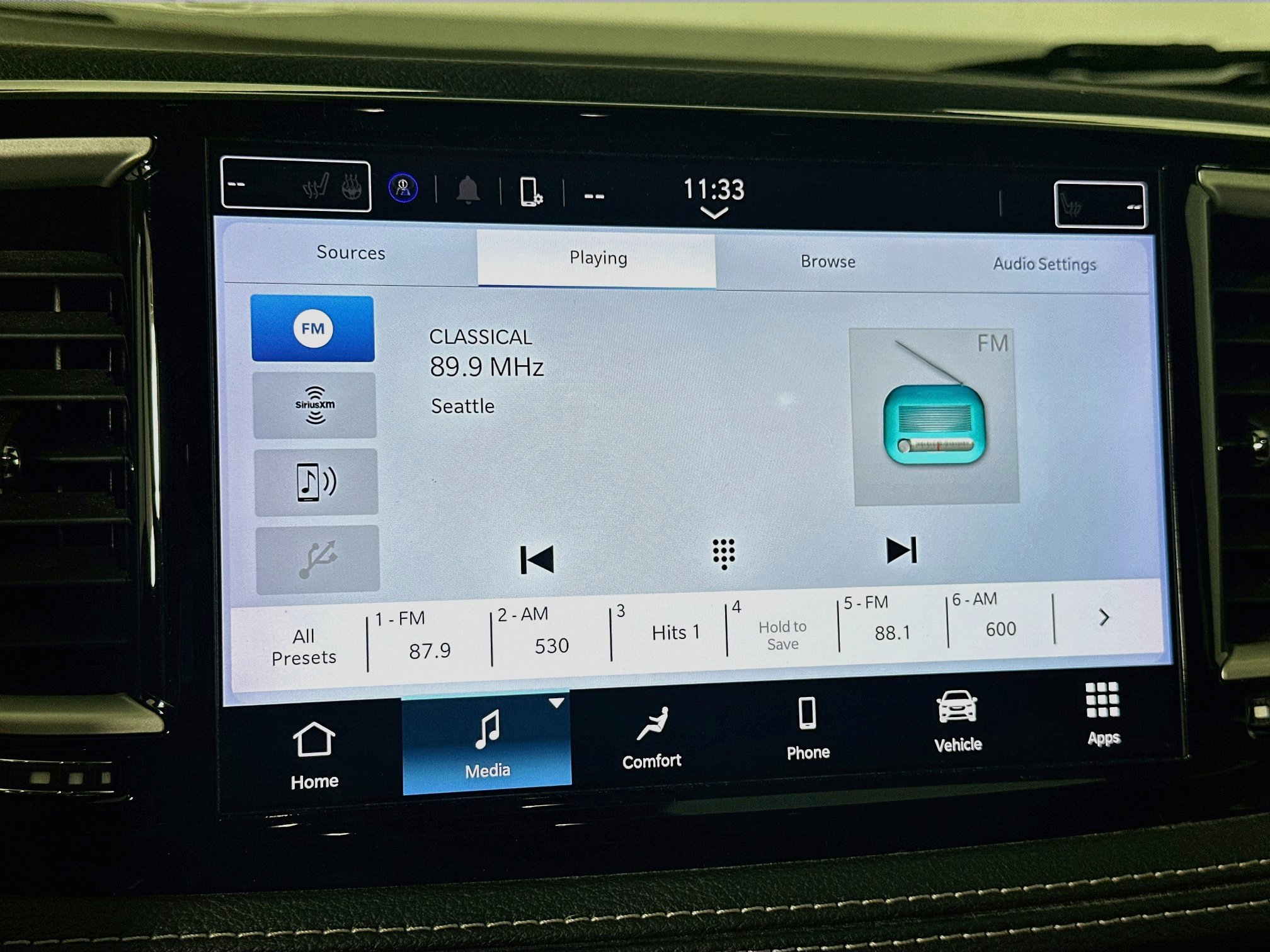Used 2023 Chrysler Pacifica Touring-L AWD/4WD image 21
