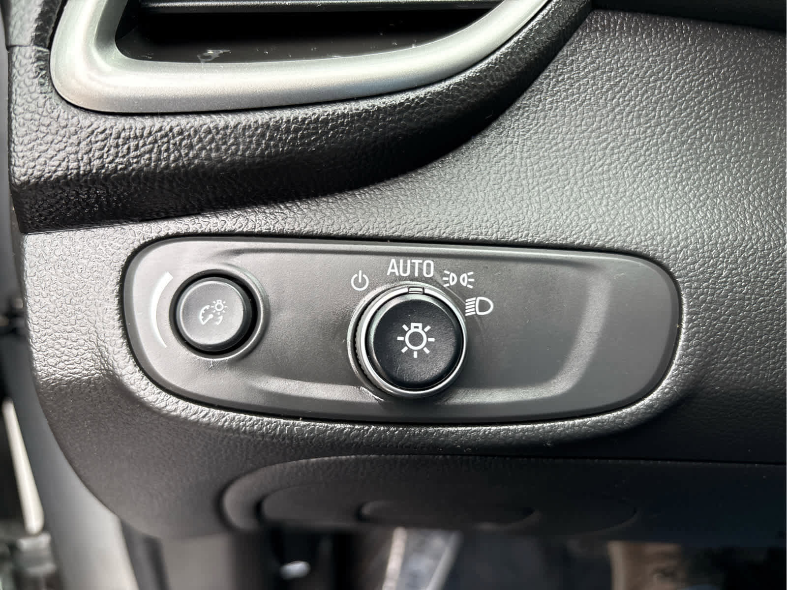 Used 2018 Chevrolet Trax LT w/ LT Convenience Package image 26