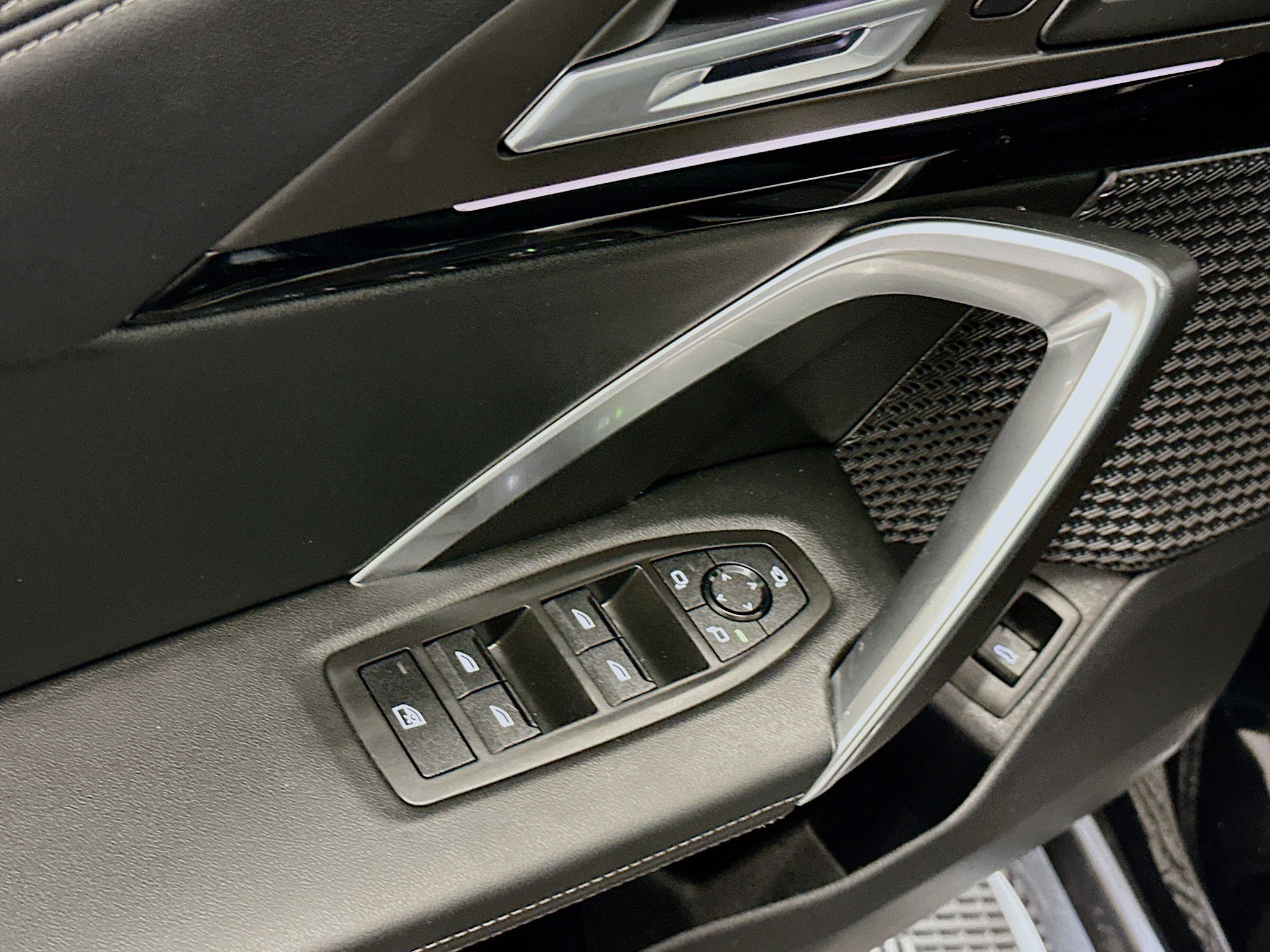 Used 2025 BMW X1 xDrive28i AWD/4WD image 15