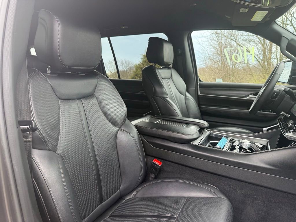 Used 2024 Jeep Wagoneer L Series II w/ Flexible Seating Group image 24