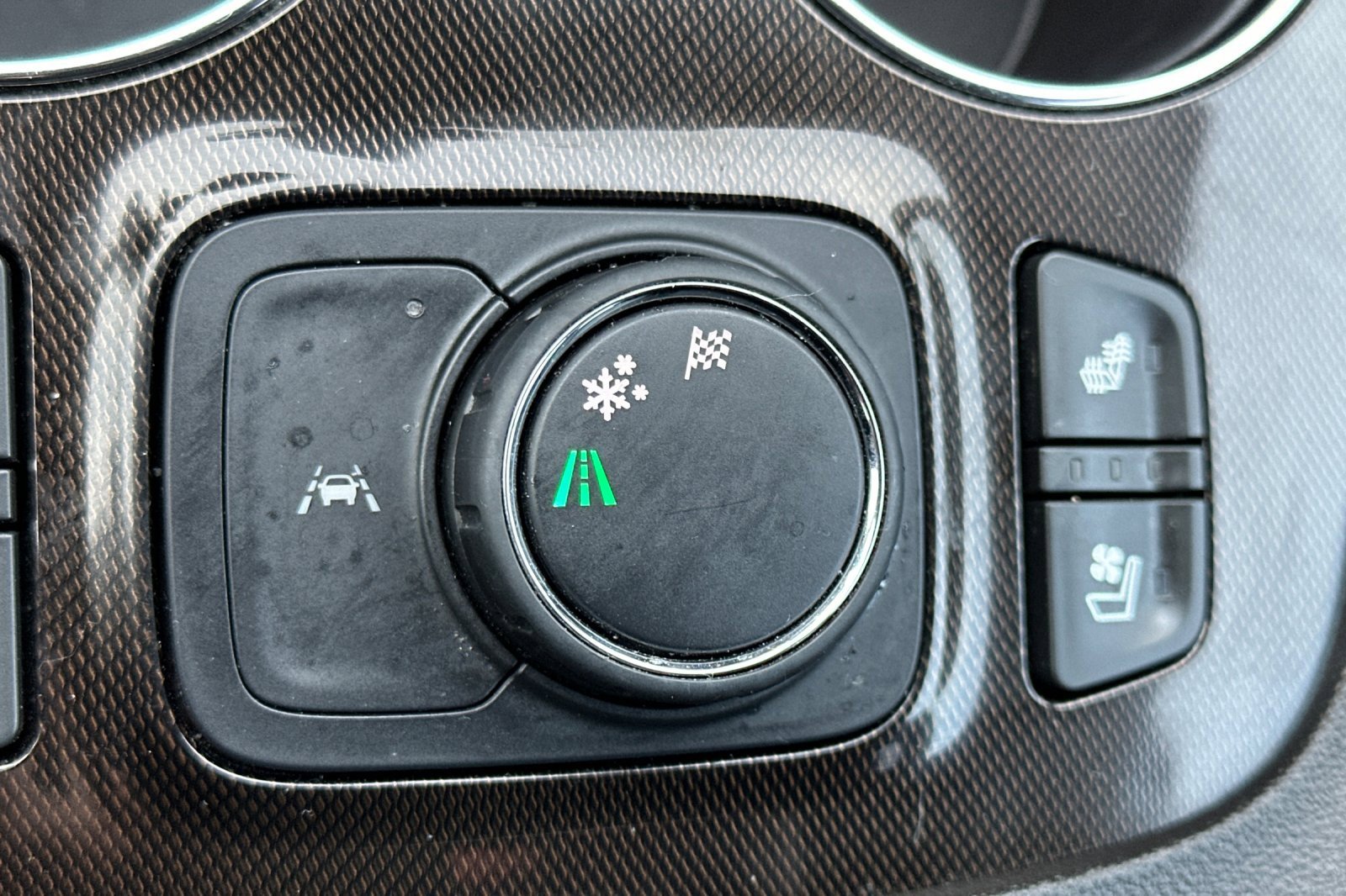 Used 2022 GMC Acadia AT4 w/ Technology Package image 33