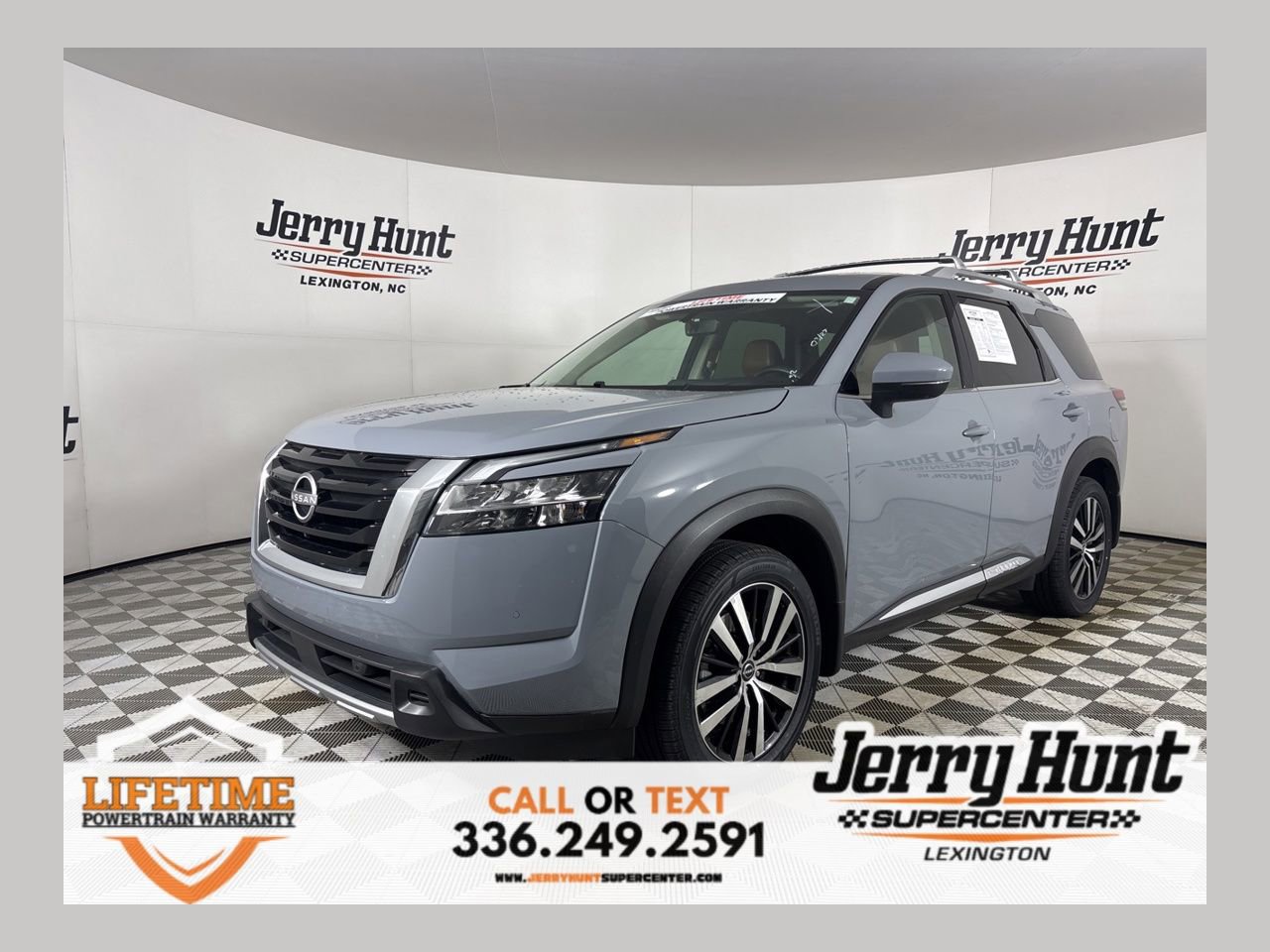 Used 2024 Nissan Pathfinder Platinum w/ Cargo Package image 1