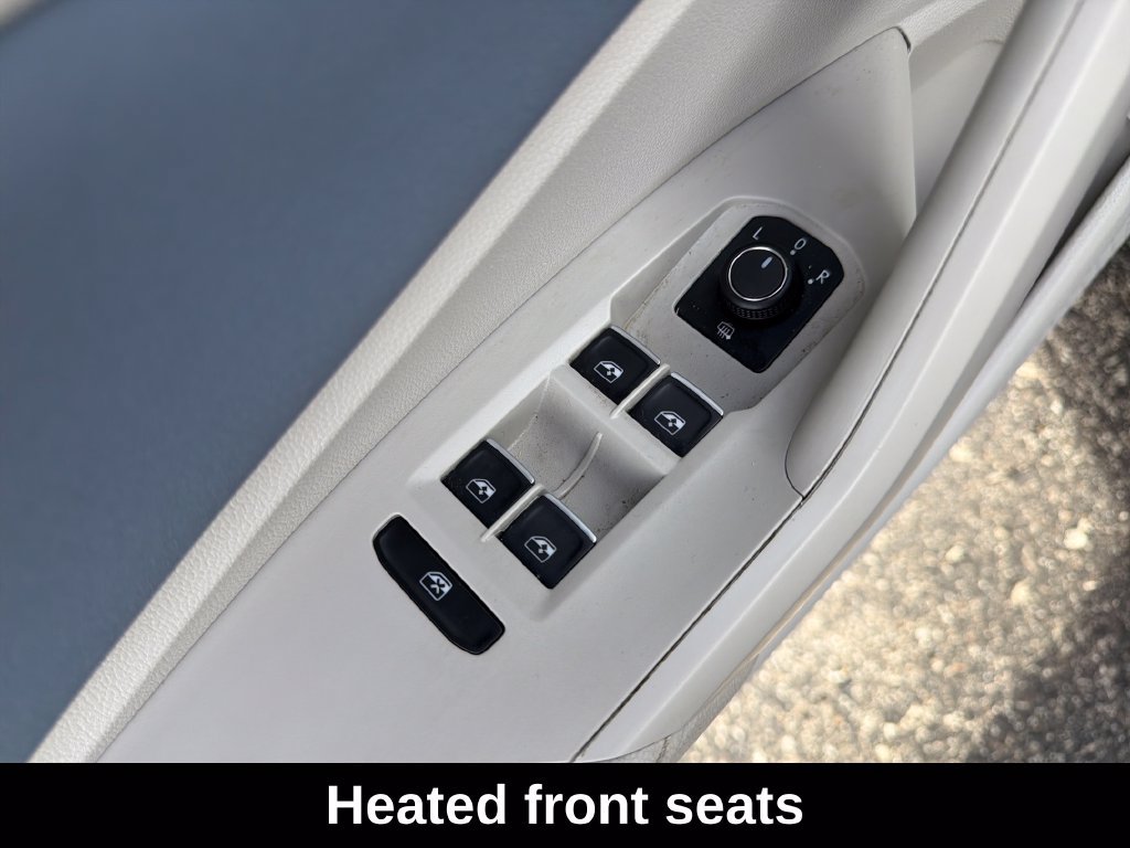 Used 2025 Volkswagen Jetta SE FWD image 14