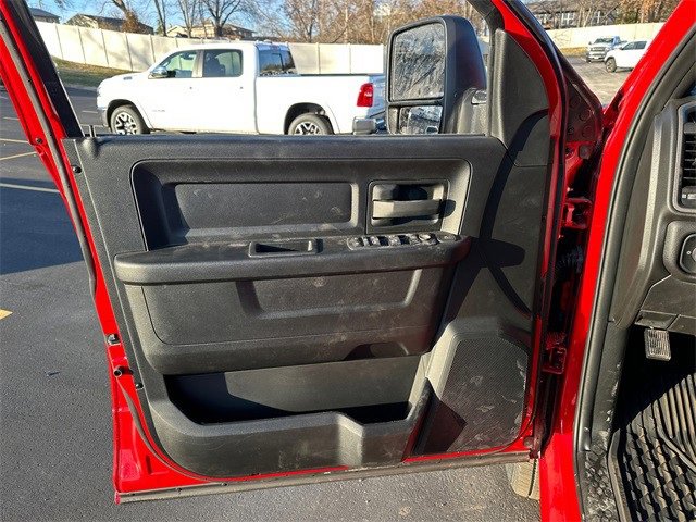 Used 2024 RAM 2500 Tradesman w/ Chrome Appearance Group image 28