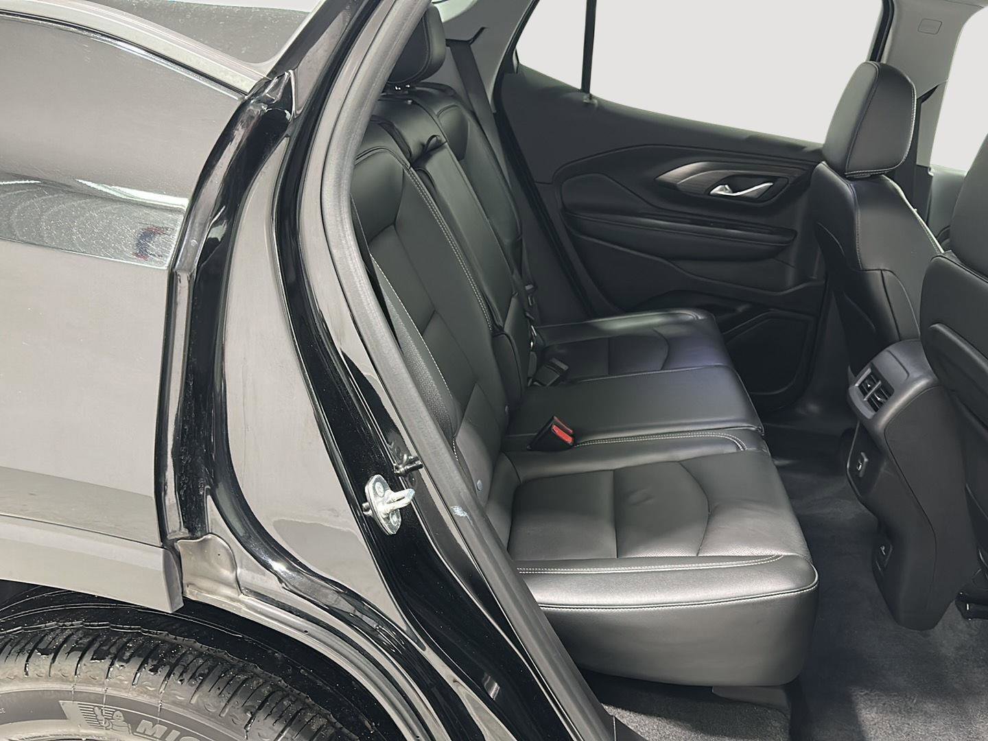 Used 2024 GMC Terrain SLT image 24