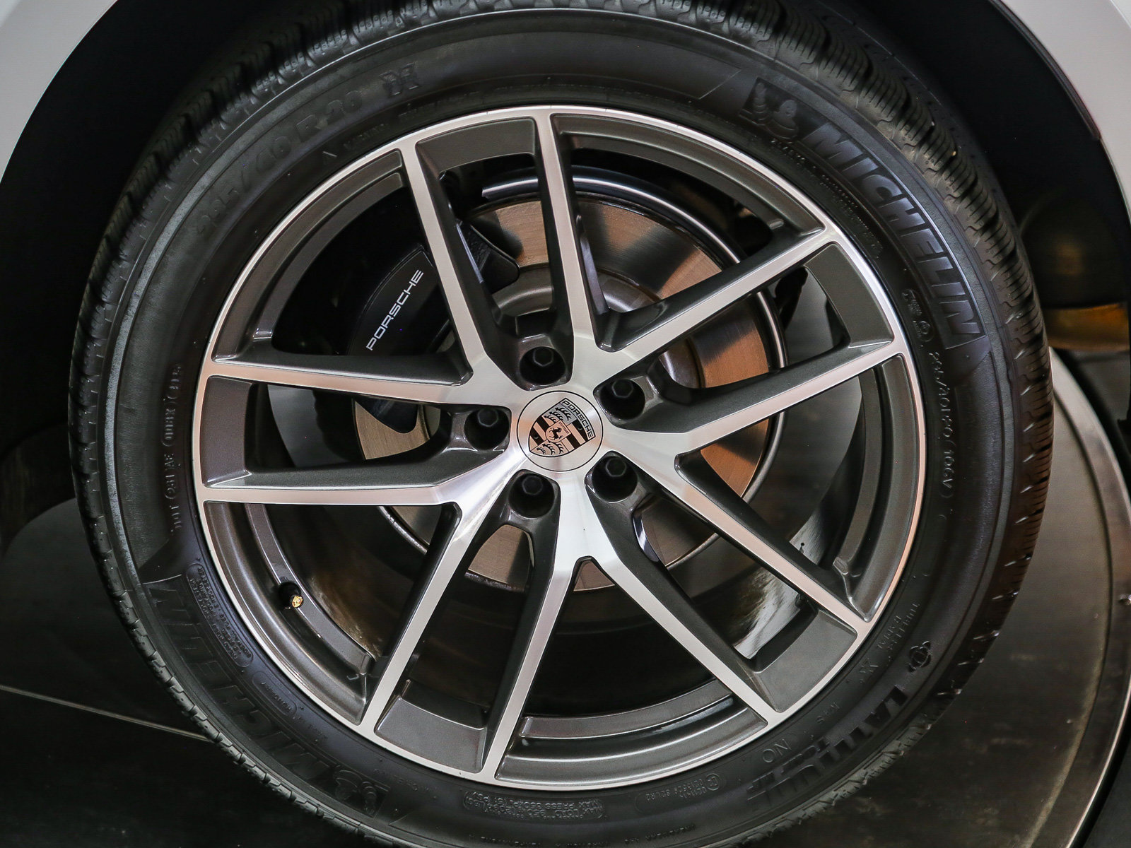 Certified 2025 Porsche Macan 4S Electric AWD/4WD image 46